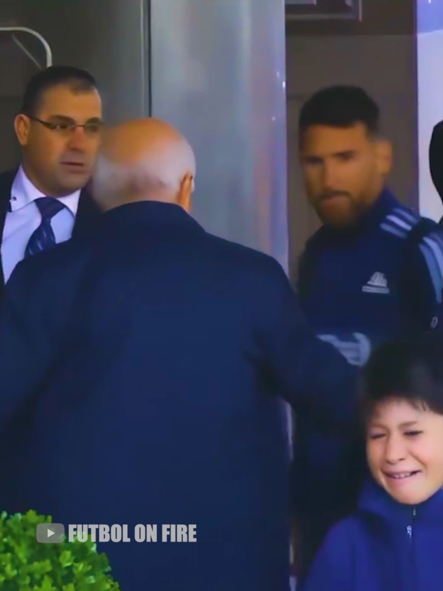 El gran gesto de Messi con un pequeño fan #futbol⚽️ #messi