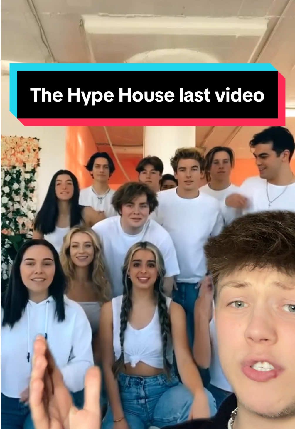 The Hype House posted their last ever TikTok 😔 #hypehouse #thehypehouse #charlidamelio #dixiedamelio #addisonrae #alexwarren 