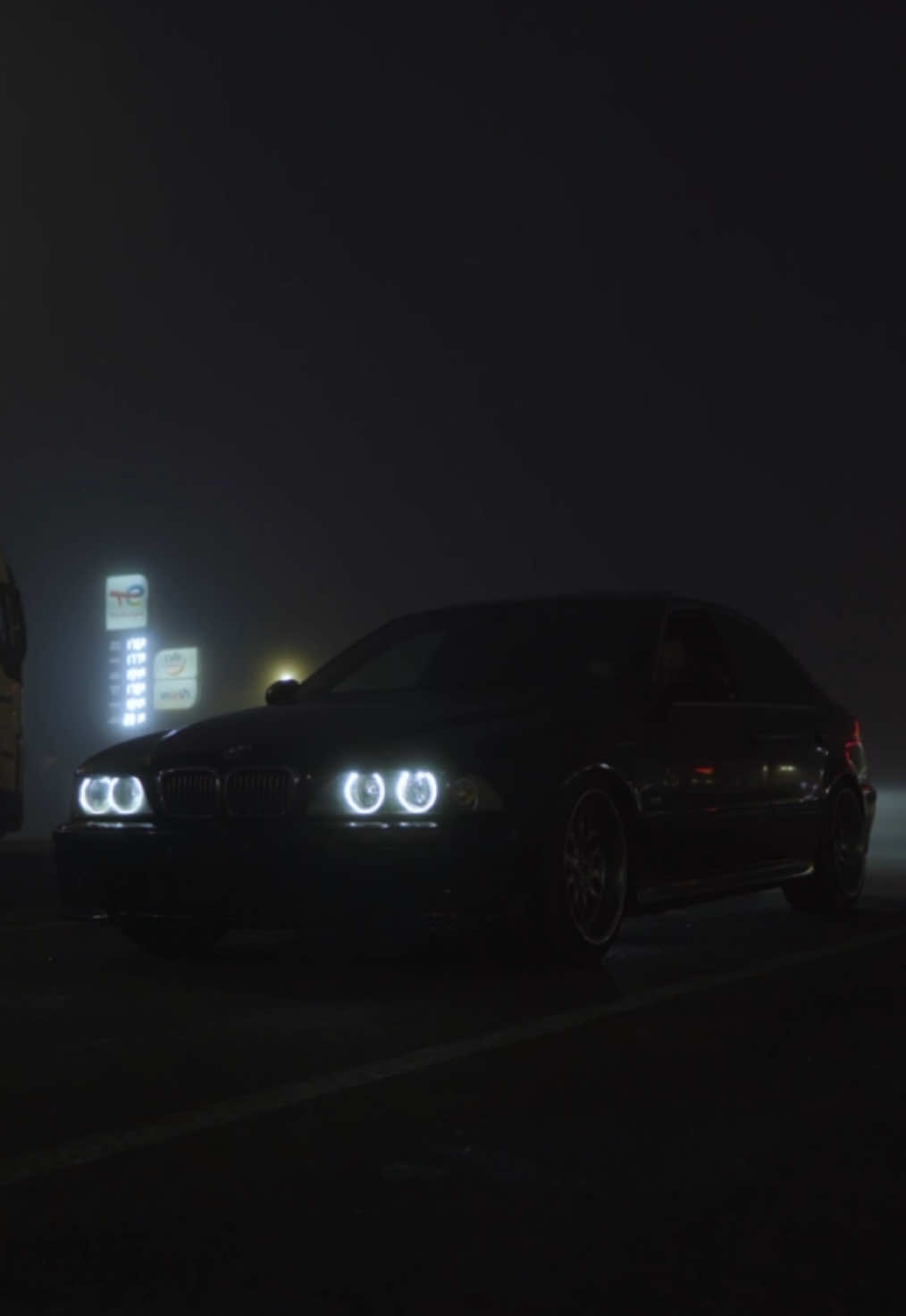 😶‍🌫️ #fyp #e39 #viral_video #carsontiktok #classiccar #cartok #bmw #fyyyyyyyyyyyyyyyy #viral #catsoftiktok #foggy #angeleyes 