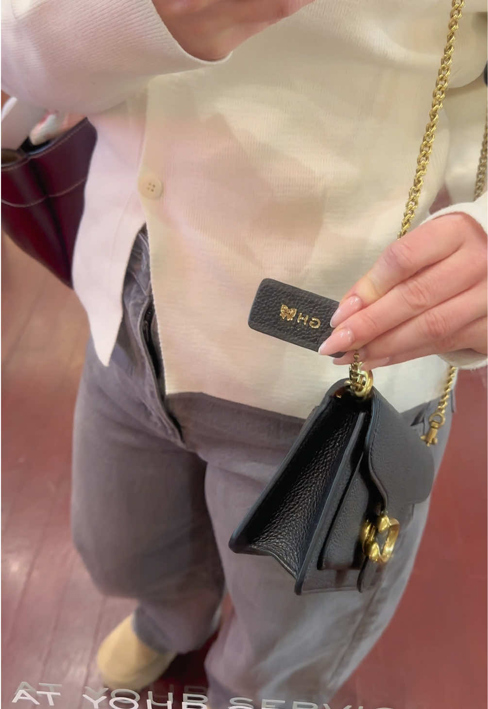 I love @Coach even more now!😍 so cute that you can get this done for free! 🙊🤍 #coachtabby #coachmonogram 