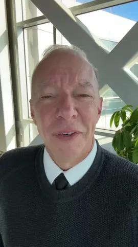 Why Do Airplanes Stop Short of the Gate? Ever wondered why your airplane sometimes stops just before the gate? Captain Steve breaks down the technology and teamwork involved in parking an aircraft and what happens if the computerized system fails. Discover the behind-the-scenes actions that keep your travel smooth! #AirplaneLanding #TravelTips #CaptainSteve #AirlineKnowledge #PilotLife #AirportOperations #AviationLovers #FlightSafety #TravelStory #FlyingTips