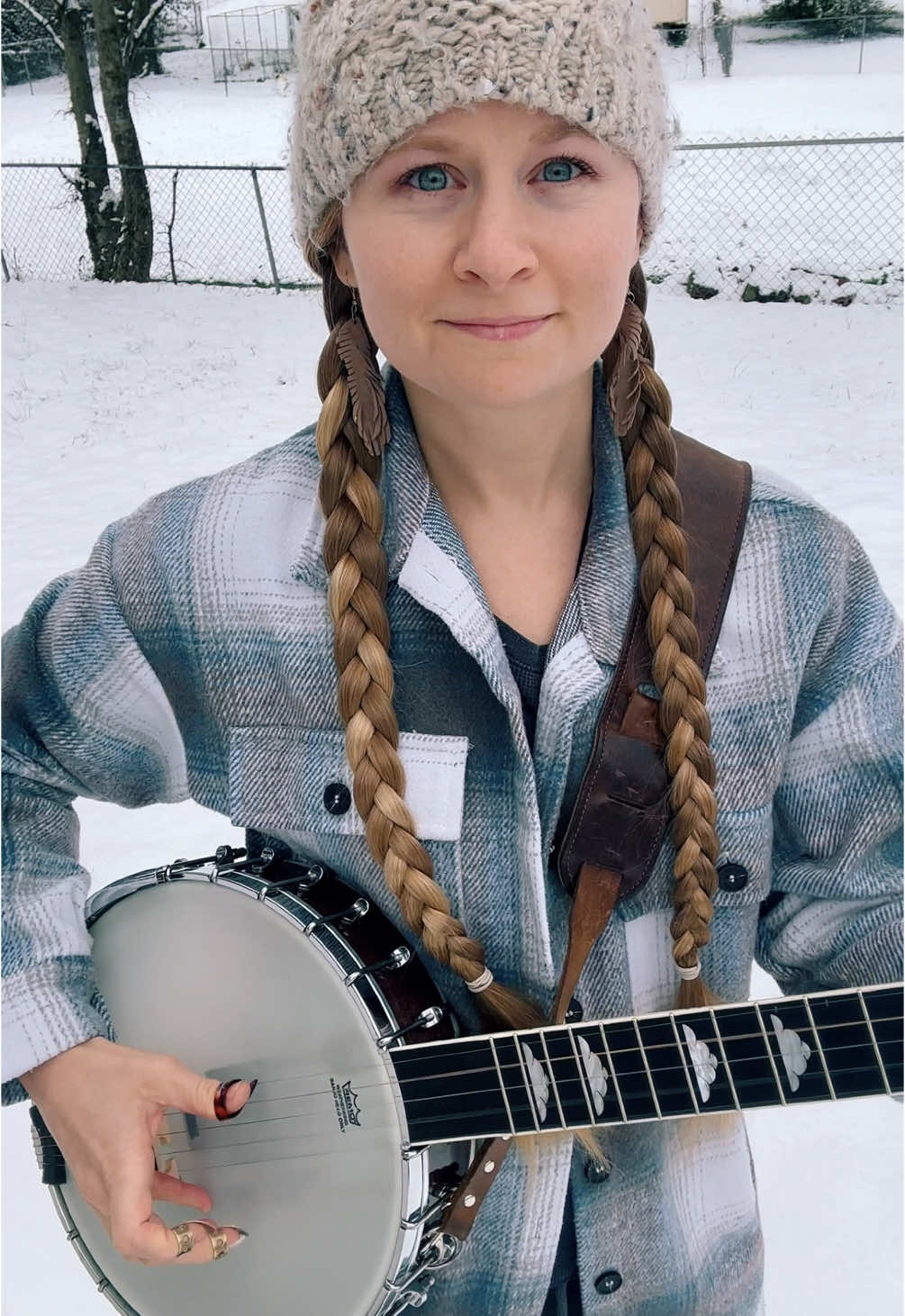 “Will the Circle Be Unbroken” A three-finger banjo progress update. I’m still learning and working at it! 🤠 🪕 #banjo @Gold Tone #bluegrass #snow #nashville 