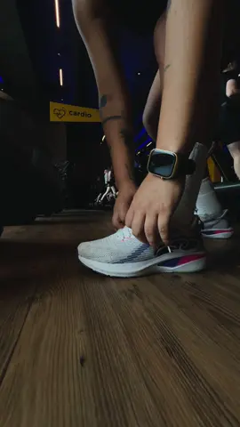 Um tênis, um objetivo e a vontade de ser invencível. 🏋️‍♀️✨ ♥️🏃🏽‍♀️ #ugccreator #ugcexample #ugc #influencer #seuinfluencer #Fitness #vidasaudavel #hearthylifestyle #Lifestyle #fitness #smartfit #smartfitalunos 