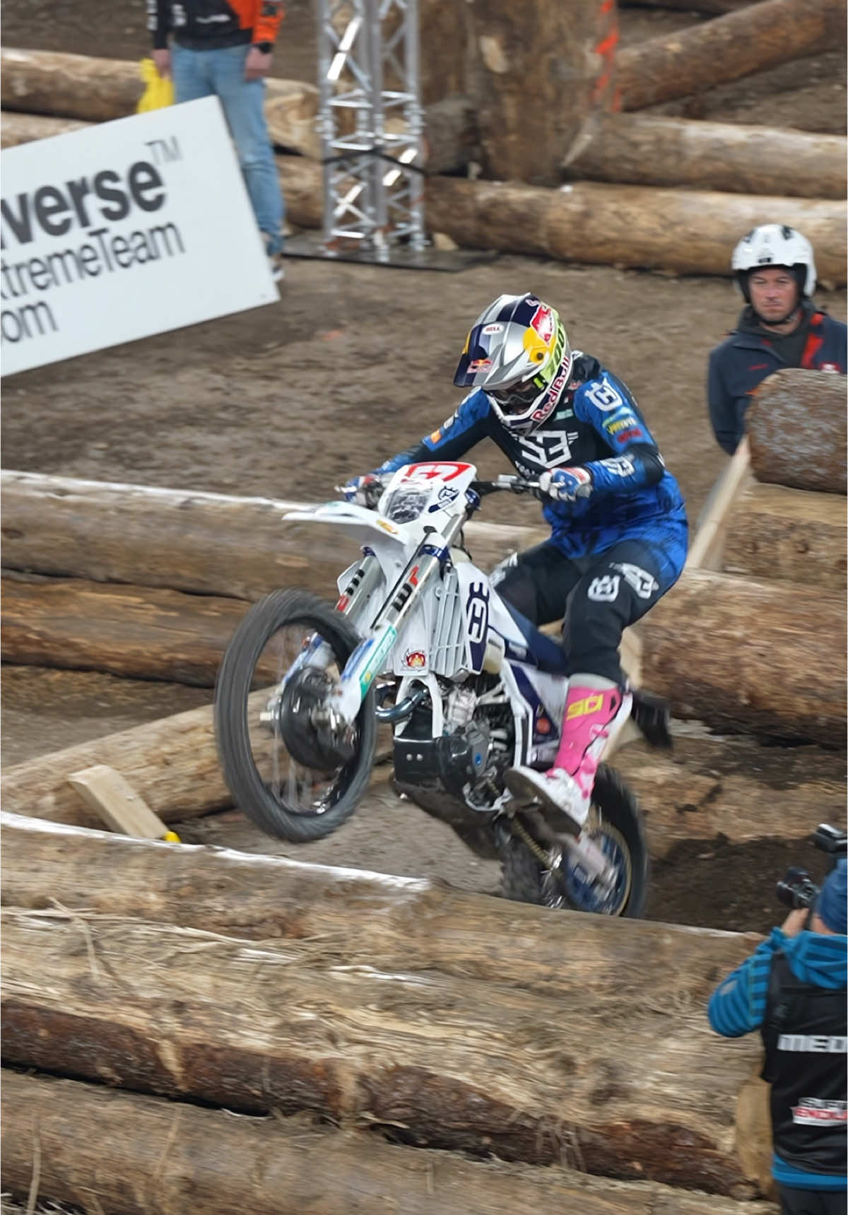 Was that last jump a little short? Billy Bolt doing what he does best in the Super Pole! #superenduro #endurolife #dirtbike