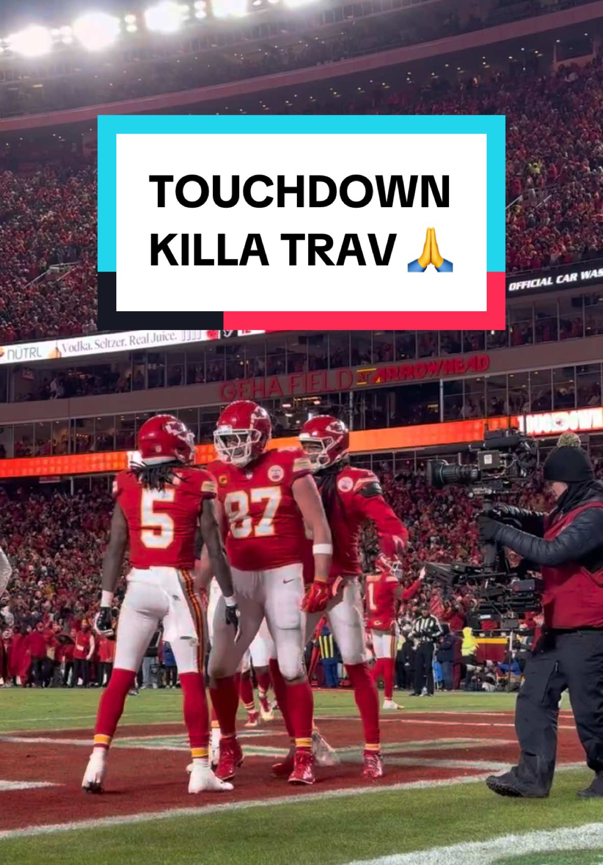 TRAVIS FINDS THE END ZONE 🙏 #chiefs #NFLPlayoffs #nfl #traviskelce 