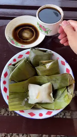 Ngopi Sik Bolo 😁 #reels #ngopi #ngopisantuy #selamatpagi #trendingvideo #virall #sarapan #fypage #beranda #berandatiktok #sarapanpagi #fyppppppppppppppppppppppp #minggupagi #reel #hiburan #sorotan #jajan #jajanantiktok #jajanpasar #pagi #pagipagiambyar #new #video #videoviral 