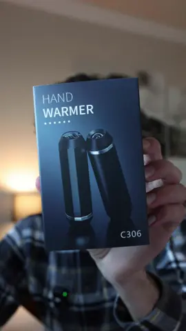These electric hand warmers are perfect for people who live off the grid, or even for people looking for a good inexpensive way to stay warm away from your house! No only do they double as a power bank, but they also have a built-in flashlight! #handwarmer #electrichandwarmer #staywarm #electricwarmer #lovelanguage #seasonalgems #tech #gadgets #rechargable