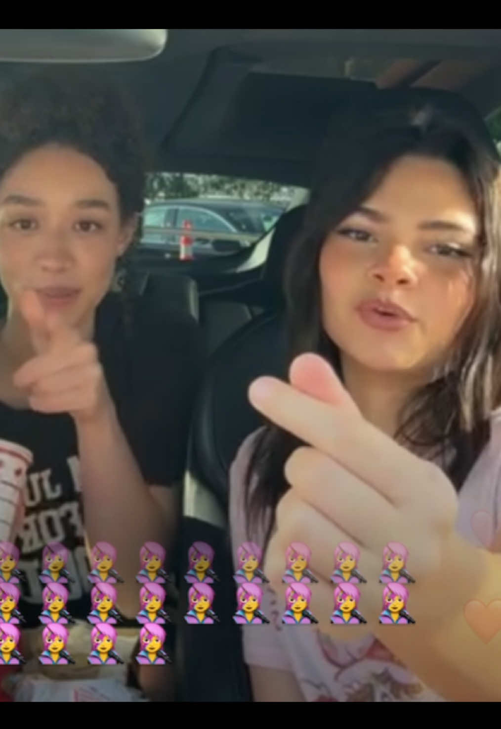 big back ENERGY 💜 this live made me so happy i’m laughing ok bye #fyp #rioamor #arianagreenblatt #claireoneill #instagramlive #tiktokban #lol #funny 