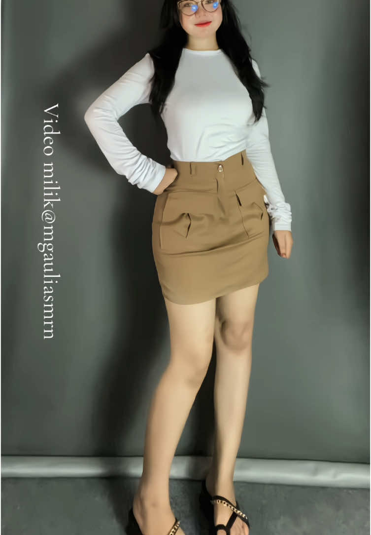 Rekomendasi rok mini cargo🥰 #rekomendasi #rokmini #cargo #ootdideas #OOTD #outfit #waktugajian #fyp 