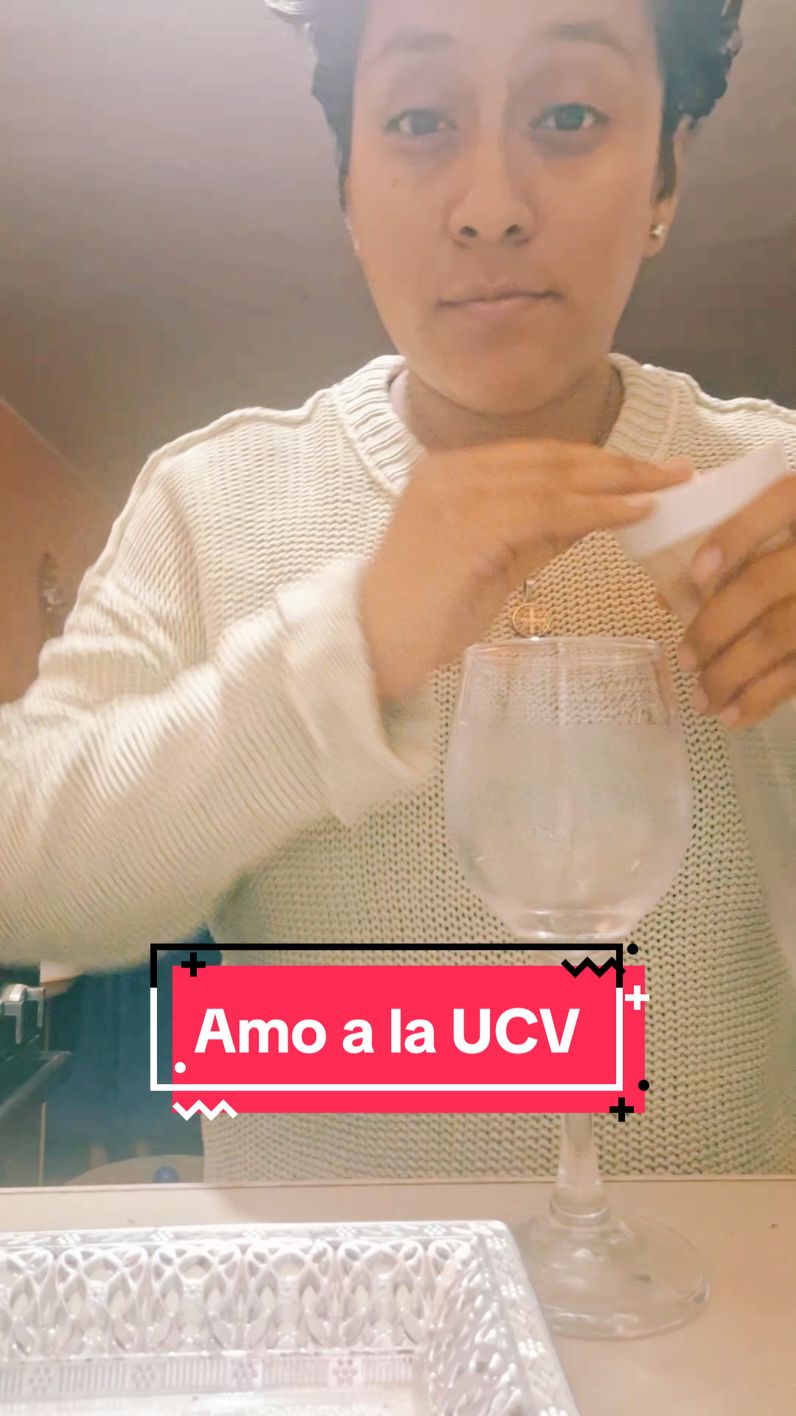 Respuesta a @jhami.13  Yo estoy muy orgullosa de mí universidad ❤️✨️🎓🌎💙 No se dejen llevar por los malos comentarios de esa universidad,  de verdad la subestiman demasiado 🤷🏽‍♀️ pero esta es mi recomendación 😉 @UCV Perú  solo para los que quieren salir adelante, tener plata como cancha y ser una raza distinta 😇🥰 . . . #maestria #aprendiendoconpii #contenido #recomendacion #recomendaciones #ucv 