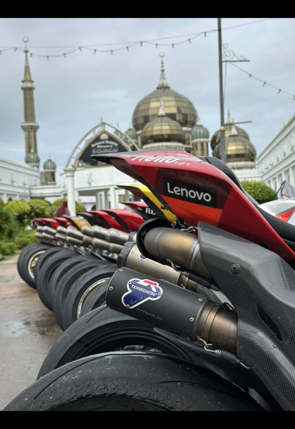 Double Barrel Termignoni vs Akrapovic. Which one is your favor? 