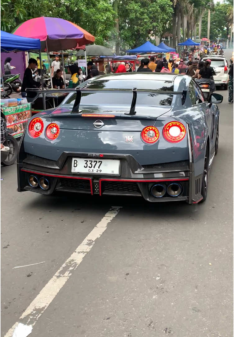 its its its that a fcking gtr? 🥶 #nissangtr #gtr35 #nismo 