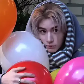 Leehan: bahagianya kerja sambil bermain 😚✨️ #leehan #leehanboynextdoor #kimleehan #boynextdoor #behindoor #foryoupage #kpop #fyp @BOYNEXTDOOR 