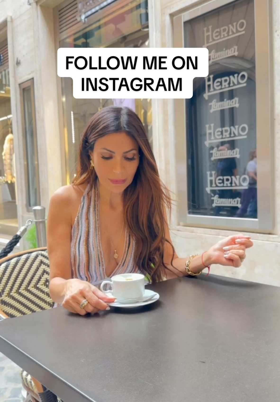 FOLLOW ME ON INSTAGRAM 🥹💔 💂‍♂️𝐕𝐈𝐏| 𝐂𝐀𝐏𝐏𝐔𝐂𝐂𝐈𝐍𝐎 𝐄𝐓𝐈𝐐𝐔𝐄𝐓𝐓𝐄  𝐌𝐢𝐥𝐤 𝐌𝐮𝐬𝐭𝐚𝐜𝐡𝐞😅 A quién más le encantan los BIGOTES❓😂  There is something you need to know before ordering this type of coffee in Italy 🇮🇹: Never order a cappuccino or any coffee that has milk after 11am   ❌ Don't move your tongue 👅 around your mouth to clean milk mustaches 🥛 or 𝐌𝐢𝐥𝐤 𝐌𝐮𝐬𝐭𝐚𝐜𝐡𝐞.  Don't do like Cate niche forever 😂😂😂  ❌ Don't clean yourself with your hands ✋ Not even to hide it.   ❌Don't slouch towards the cup ☕️ The  Coffee is coming your way.  Not you on it.    ✅ Always use a napkin to clean yourself immediately after the cappuccino sip and remove the milk mustache or chocolate 🍫 that they add in your coffee.  You can delicately taste it but never stick your tongue 😝 around the lips.  😉 💂🏻 Hay algo que necesitar saber antes de pedir este tipo de café en Italia 🇮🇹: Nunca pidas un capuccino o cualquier café que tenga leche después de las 11 de la mañana. ❌No pases la lengua 👅 alrededor de tu boca para limpiar los bigotes de leche 🥛 o 𝐌𝐢𝐥𝐤 𝐌𝐮𝐬𝐭𝐚𝐜𝐡𝐞. No hagas como la Cate niche por siempre 😂😂😂 ❌No te limpies con las manos ✋Ni para disimular. ❌No te encorves hacia la taza ☕️ El Café viene hacia ti. No tu hacia él.  ✅ Usa siempre una servilleta, para limpiarte inmediatamente después del sorbo de capuccino y quitarte el bigote de leche o el chocolate 🍫 que te colocan en el café. Puedes delicadamente saborear pero nunca sacar la lengua 😝 alrededor de los labios. 😉 #VIP #elegant #classylady #elegant #etiquetasocial #capuccino #etiquette #capuccinoetiquette  #caterinaVip 💂‍♂️