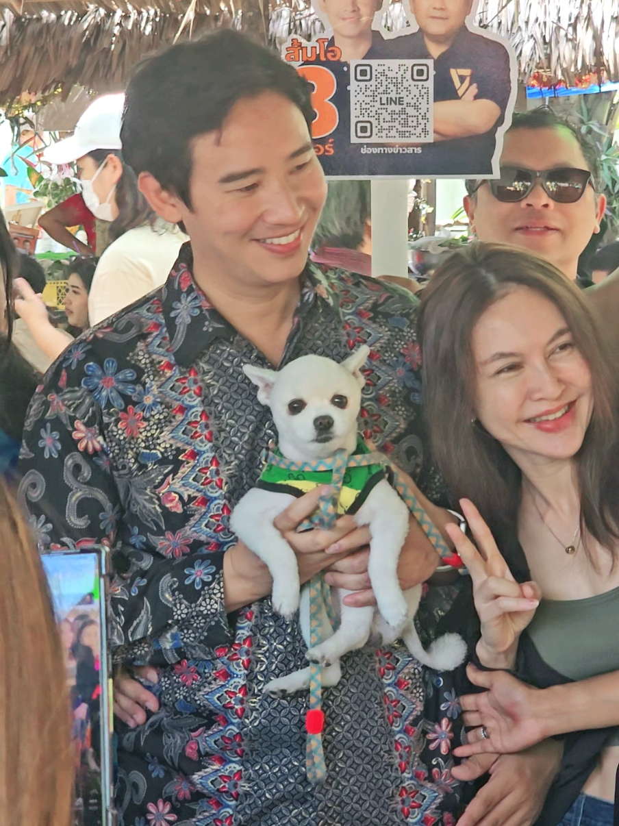 พ่อส้มกับน้องหมาตลาดลองแลพังงา #pita #พิธาลิ้มเจริญรัตน์ #ทิมพิธา @timpita #พังงา 