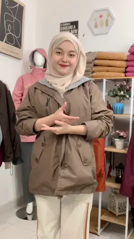 modis, trendy, multifungsi.. Mana harga terjangkau pula, nyesel ga sih kalo sampe gapunya koleksi jaket sabrina ini?! #elzanteriapparel #Rekomendasijaket #jaketmusimdingin #jaketwanita #jaketwanitakekinian #fyp #4u 