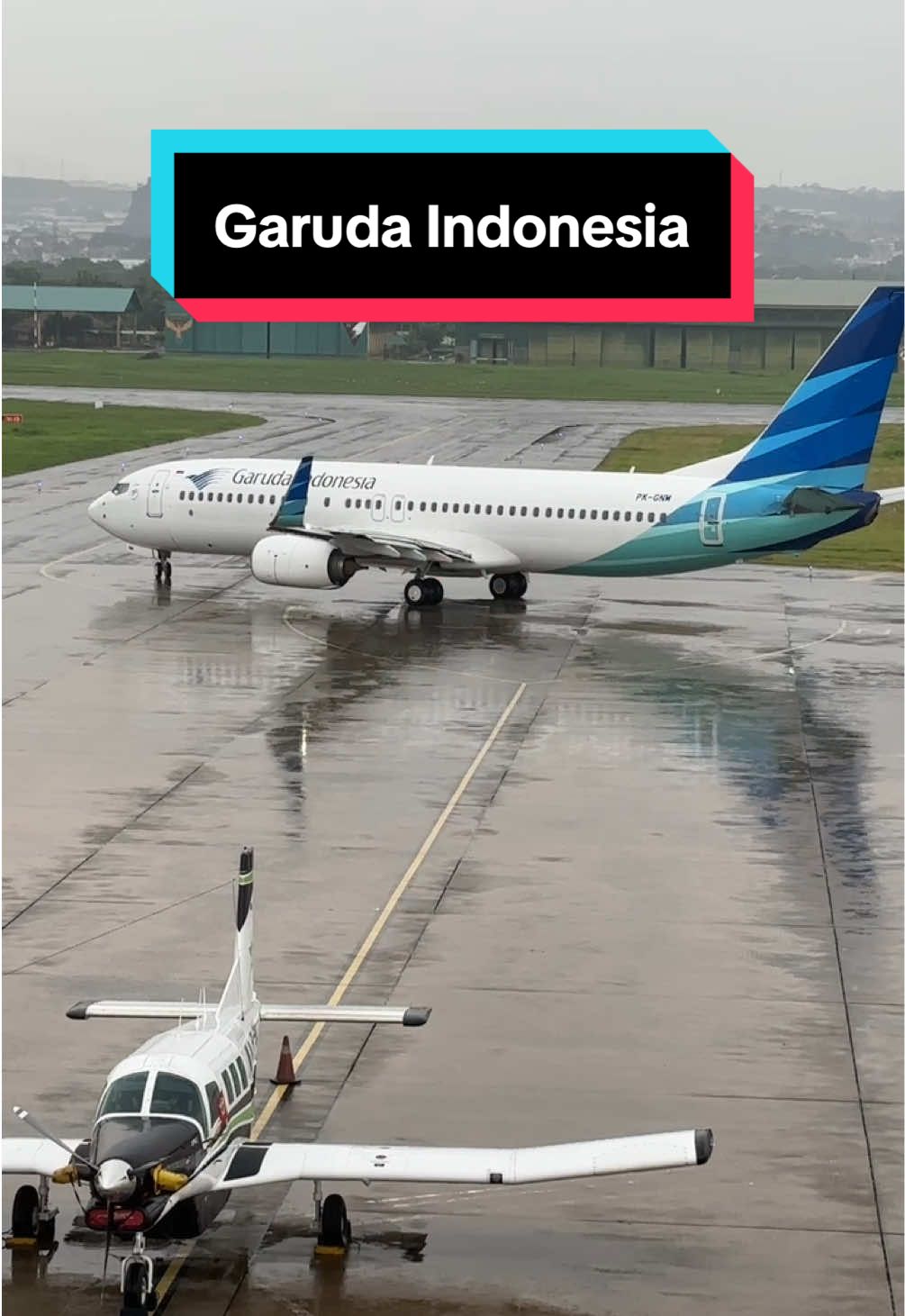 Pesawat Garuda Indonesia dengan nomor penerbangan GA/GIA 241 tujuan Soekarno-hatta Airport (SHIA) Boeing B738NG  PK-GNM #cyzbca #fyp #adayinmylife #semarang #bandara #pesawat #pesawatterbang #atc #atcindonesia #semaranghits #semarangairport #avgeek #aviation #planespotter #pilot #airbus #a320 #boeing #b738 #b738lovers #garudaindonesia #penerbangan #penerbanganindonesia