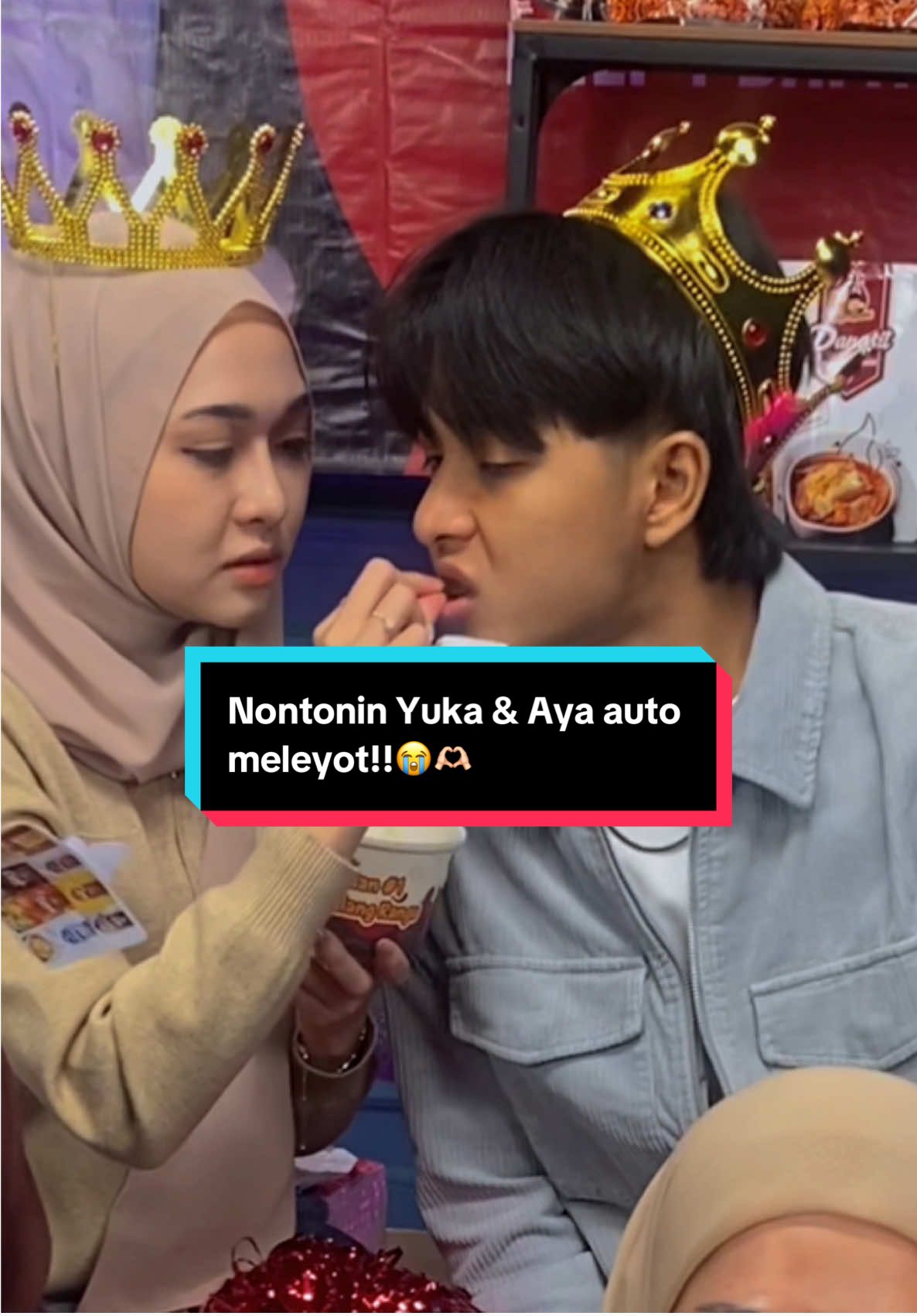 Auto jungkir jungkir di kasih asupan sama buna ayah 😭😭🫶🏻🫶🏻 #CapCut #TikTokCreatorSummitID #Nyaimercon #TikTokAwardsID #OwnerNyaiMercon #yuka #aya #yukaaya #yukayafamily 