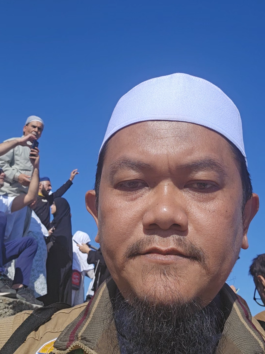 Jalan Terjal Menuju Gua Hira di Puncak Jabal Nur #roniabdulfattah  #distravel  #jabalnur  #guahira 