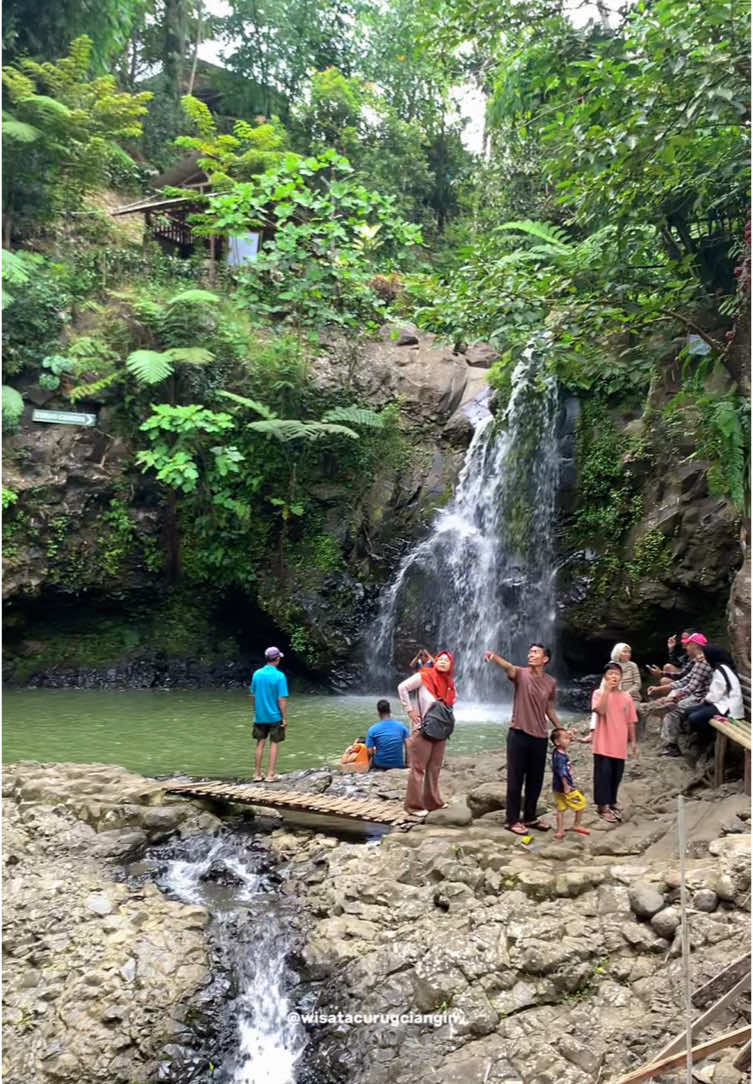 Sudah merasakan menghirup udara  segar di curug ciangin? #curugciangin #curugcianginsubang 