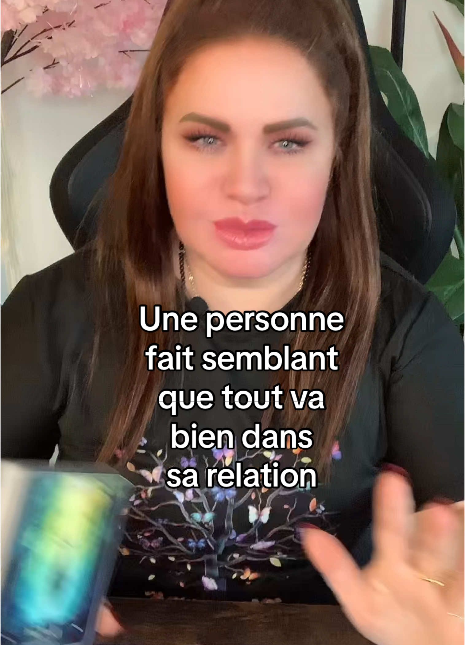 Une personne fait semblant que tout va bien dans sa relation🧿🌟 #tiragedecarte #cartomancie #voyance #guidance #relation #rupture #marcheverslalumiere 