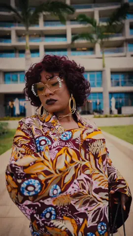 @Danielle Mocktar Dressmaker @Mardiathfashion pour tout type de bijoux tendance et accessoires @Esther zoumenou merci 🤩 pour le make up 😂😂😂😂 @Jean N-ji a réalisé la vidéo 