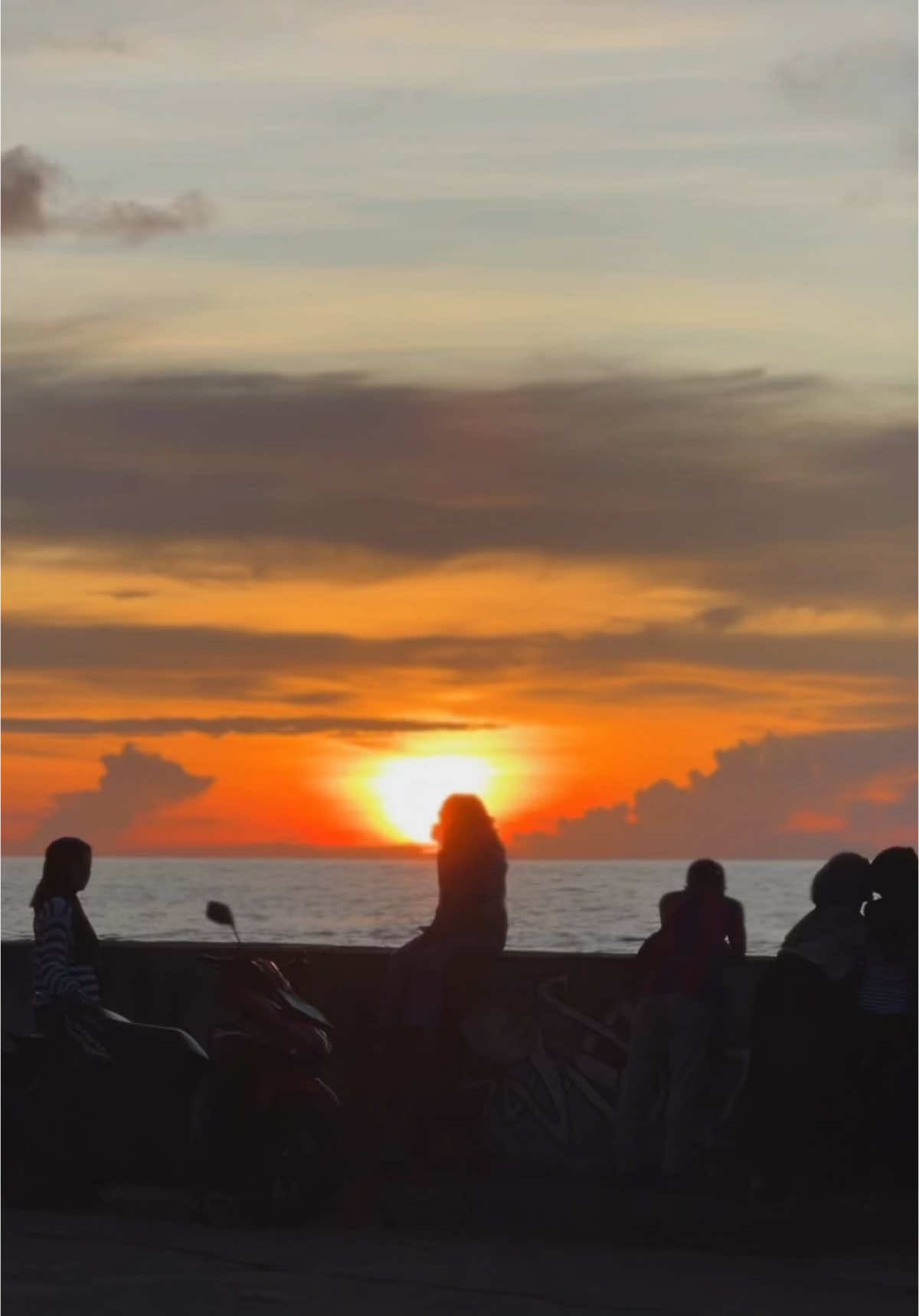 Durian + Sunset Sumpang 🤏☺️ #andiina #barru #sulsel #sunset #pantaisumpangbinangaebarru 