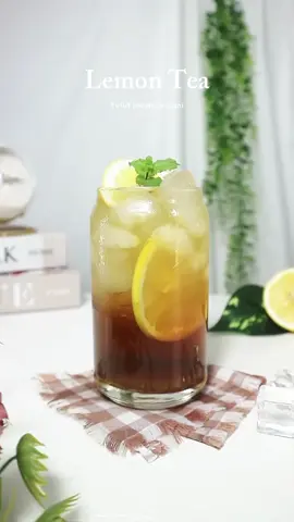Cuma Es Lemon Tea, tapi kenapa segeeerrr banget 🍋🍋🍹 . . . #Lemontea #homecafevideo #lemontea #homecafe #resepminumansegar #resepminumam #minumanaesthetic #minumansegar #tututproject 
