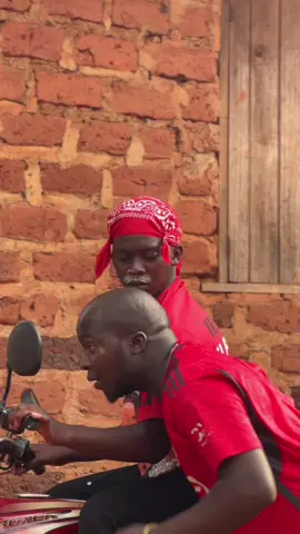 Naye @BANDANA GUY🤣❤️ #newtrend #tallyvian #alienskinug #alienskin #pallaso #zyrababy2🦋💙 #bandanaguy🤣 #foryoupage❤️❤️ #fouryou #fypp #fyp #likе #bluefamily #funnyvideoscomedy #comedyvideo #funny #comedia #uganda #prankvideo 