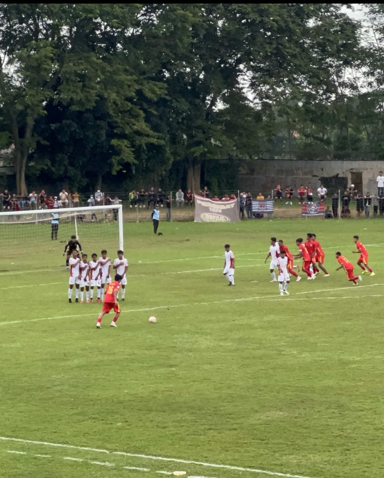 PERSIBAT BATANG VS PERSIK KENDAL Derby Kalikuto telah kembali, salah satu Derby Liga 4 Jateng yang sangat dinanti. Pertemuan ini sekaligus menjadi ajang reuni atau silaturahmi antar Suporter. Berlangsung pada hari Minggu, 19 Januari 2025 di Stadion Moh Sarengat. Full Time 1 - 1 #persibat #persibatbatang #wasisdracik #ligaindonesia #sepakbola #bola #bolasepak #bolaindonesia #stadion #olahraga #robanmania #brigataultrasroban #reworewo #lapangan #lapanganbola #tribun #suporter #suporterindonesia #chant #yelyel #janjisetia #suporterbola #chant #chantsuporter #batang24jam #visitbatang #wartabatang #pecintabola #pecintabolasepak #ultras #koreo #kendal #kendalhandal #kendal24jam  #LIVEhighlights #TikTokLIVE #LIVE   #LIVEhighlights #TikTokLIVE #fyp #fypシ゚viral #fypage #fyppppppppppppppppppppppp #fypdongggggggg #foryoupage #masukberanda #masukberandafyp #masukfyp #masukberandagak #masukberandamuu #lewatberanda #lewatberandafypシ  