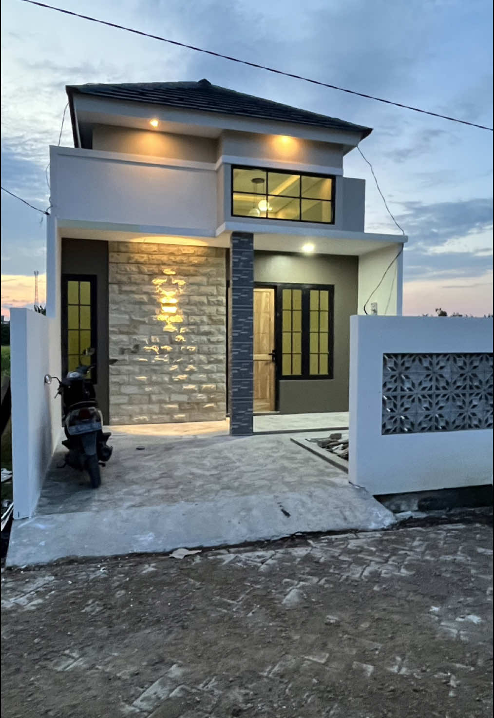 Rumah ready 220jt lokasi cuma 300 meteran dari jl aspal provinsi menganti. Info lengkap 081703865953 #hafidz_propertys #rumahready #lokasiistimewa #propertimenganti #menganti #gresik #jatim #indonesia 