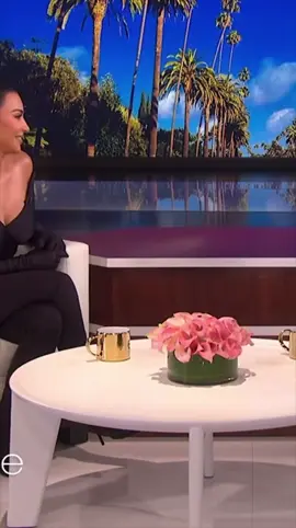 Kim’s reaction #kimkardashianwest #ellen #kimksrdashian #show #tv #scene #clip #kardashians #family #thekardashians #kanyewest #fam #kids #children #mother #west #fy #northwest #saintwest #psalmwest #chicagowest #famous #celebrity #celeb #foryoupage #foryou #fyp #ellenshow #gold #chain #girly #fake #real #worth 