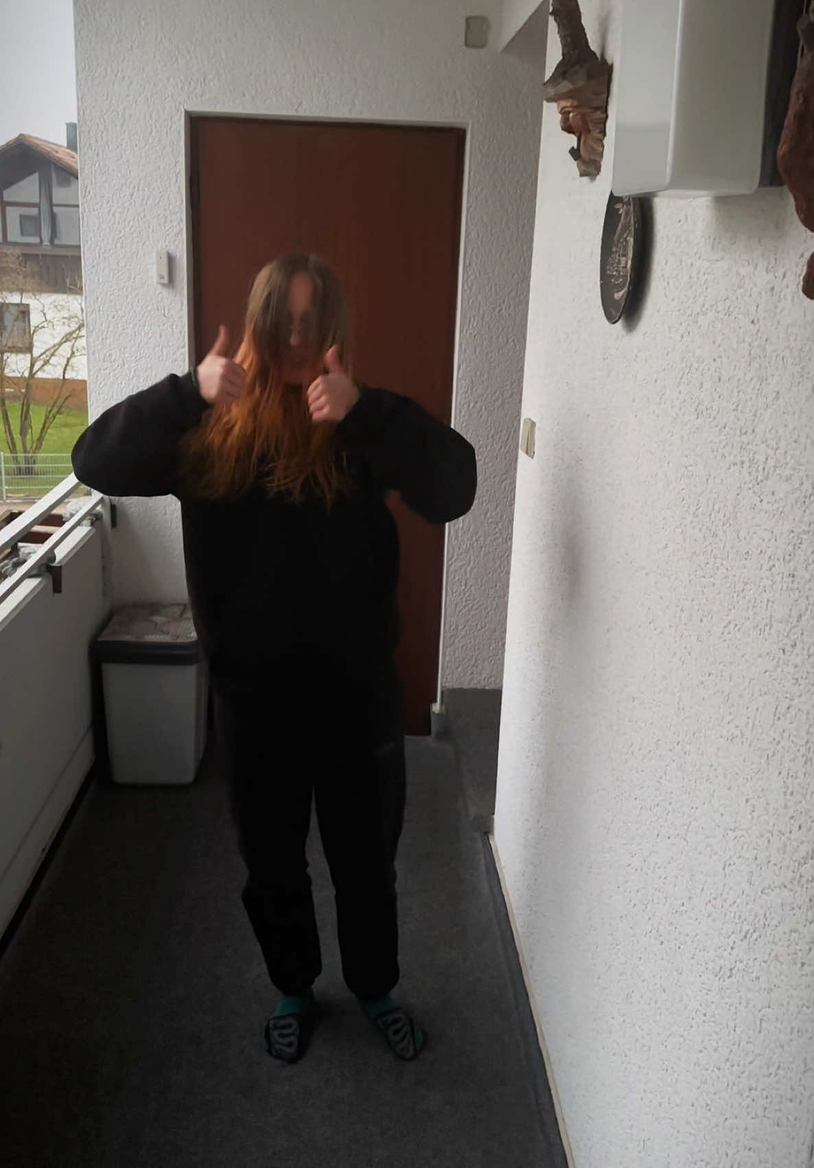 Burpees bei Oma auf dem Balkon 😂👍 @smilodox #smilodoxwomen #smilodox #smilodoxoutfit #burpees #burpeechallenge #teamsmilodox #CapCut 