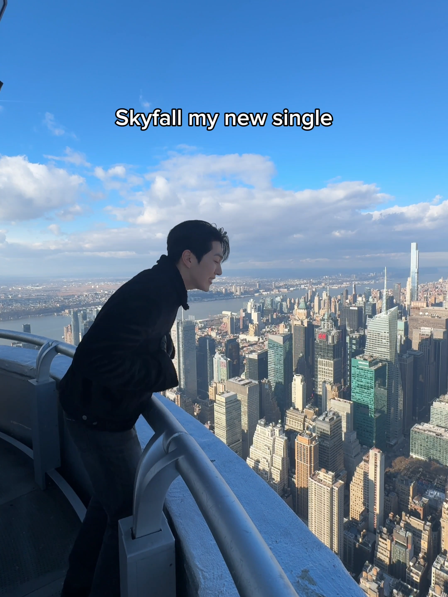 @empirestatebldg Sing ‘Skyfall’ if you got my message  #KINO #키노 #Skyfall #Newmusic #Newyork #empirestatebuilding