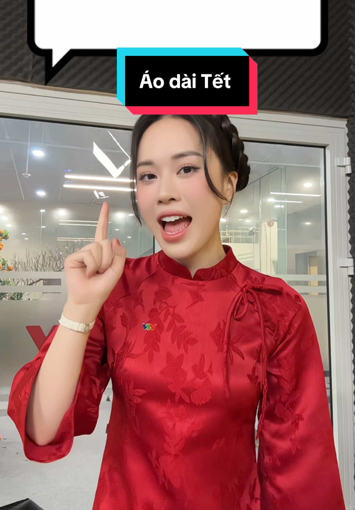 Chuyên mục áo dài mỗi ngày một set!!! #ngomaiphuong #mc #aodaitet #aodaivietnam #vtv 