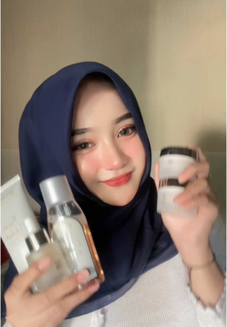 my boo 🫶🏻 @JGlow Official #jglowskincare #jglow #reviewjujur #reviewjujurjglow #skincareroutine 