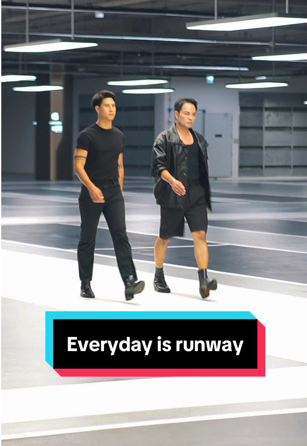 Everyday is runway #model #Runway #catwalk #horsewalk #fashion #tiktokuni #จริตครูตุ้ย #sharpsharpstudio 