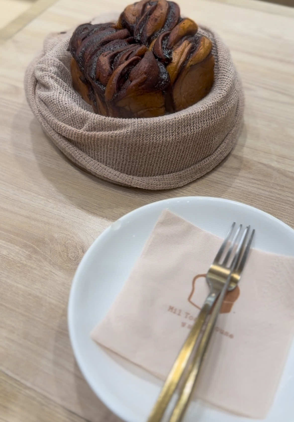 Best French Toast I have ever eaten 😋 الذ فرنج توست جربتها في حياتي  النوتيلا والكورن فليكس خياليه 🥹❤️ #بانكوك  #مطاعم_بانكوك  #بانكوك_تلاياند  #bangkok  #bangkokfood  #miltoasthouse 