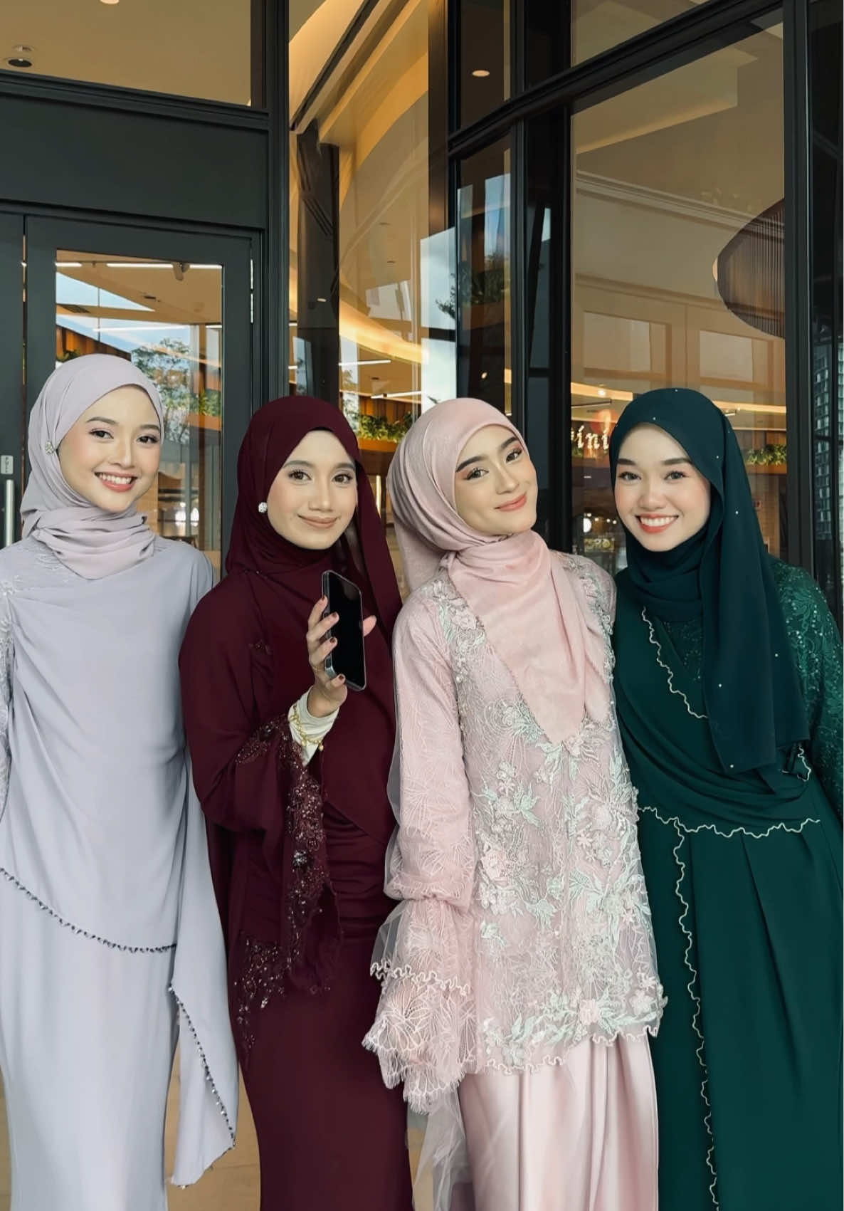 Baju raya kitaorang yg cantiks ni semua dari @HijabistaHub Official 💅🏻✨