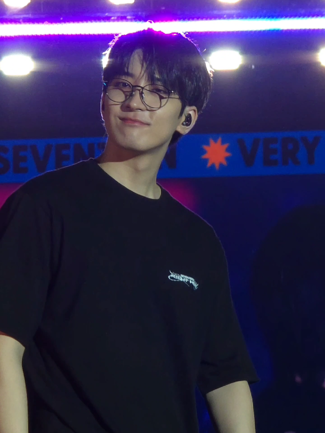 Wonwoo Aju Nice looking so handsome 🙉 Fell in love with him all over again 😭 Right Here Asia Tour Bulacan Day 2 #세븐틴 #원우  #wonwoo  #SEVENTEEN @SEVENTEEN  