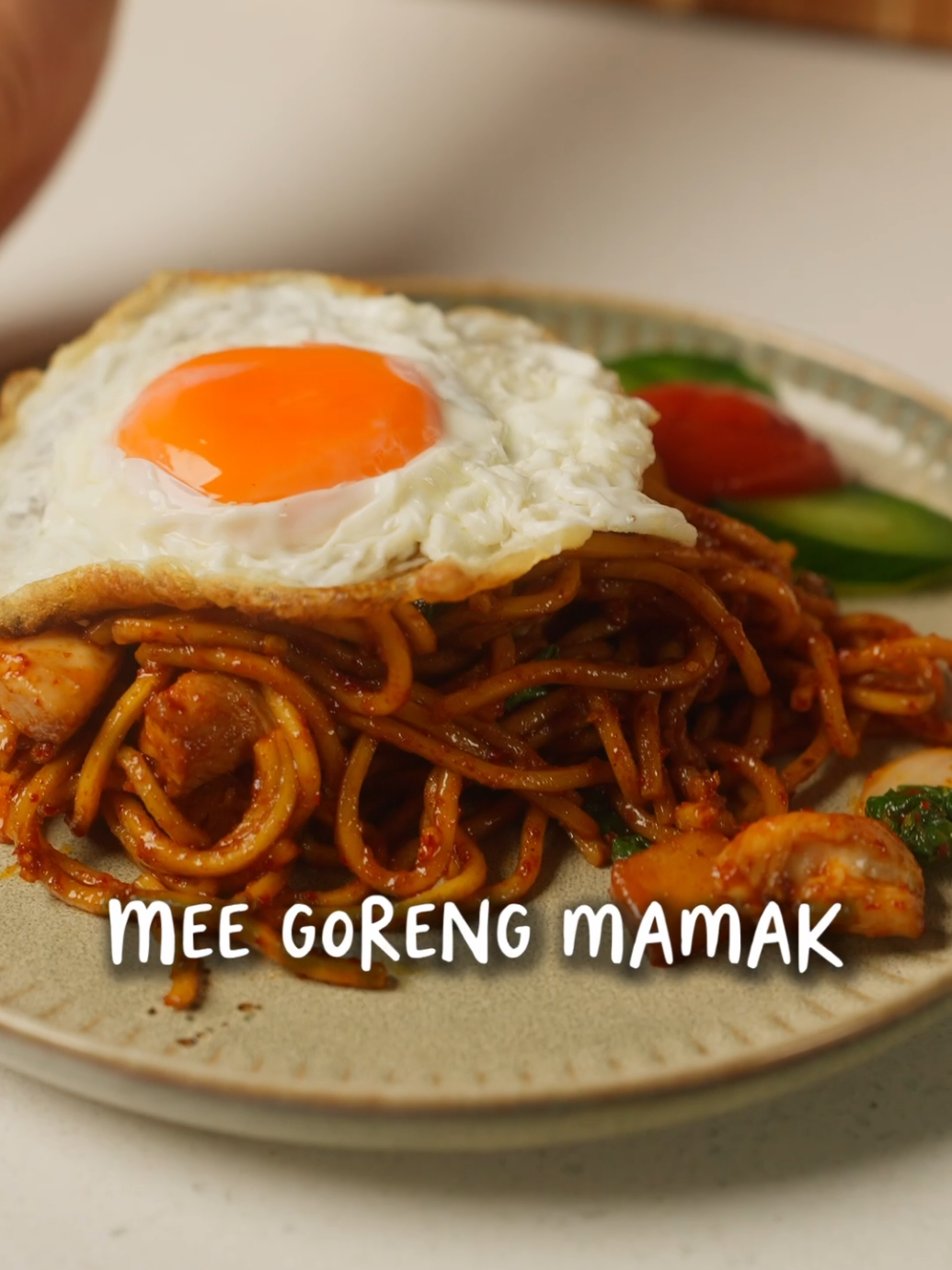 going out tonight to 'lepak' with the bros at the mamak spot ❌ staying home to cook mee goreng mamak for bae✅ @thepantryboy  #meegoreng #noodles #sgfood #indian #sgfoodie #MalaysianFood 