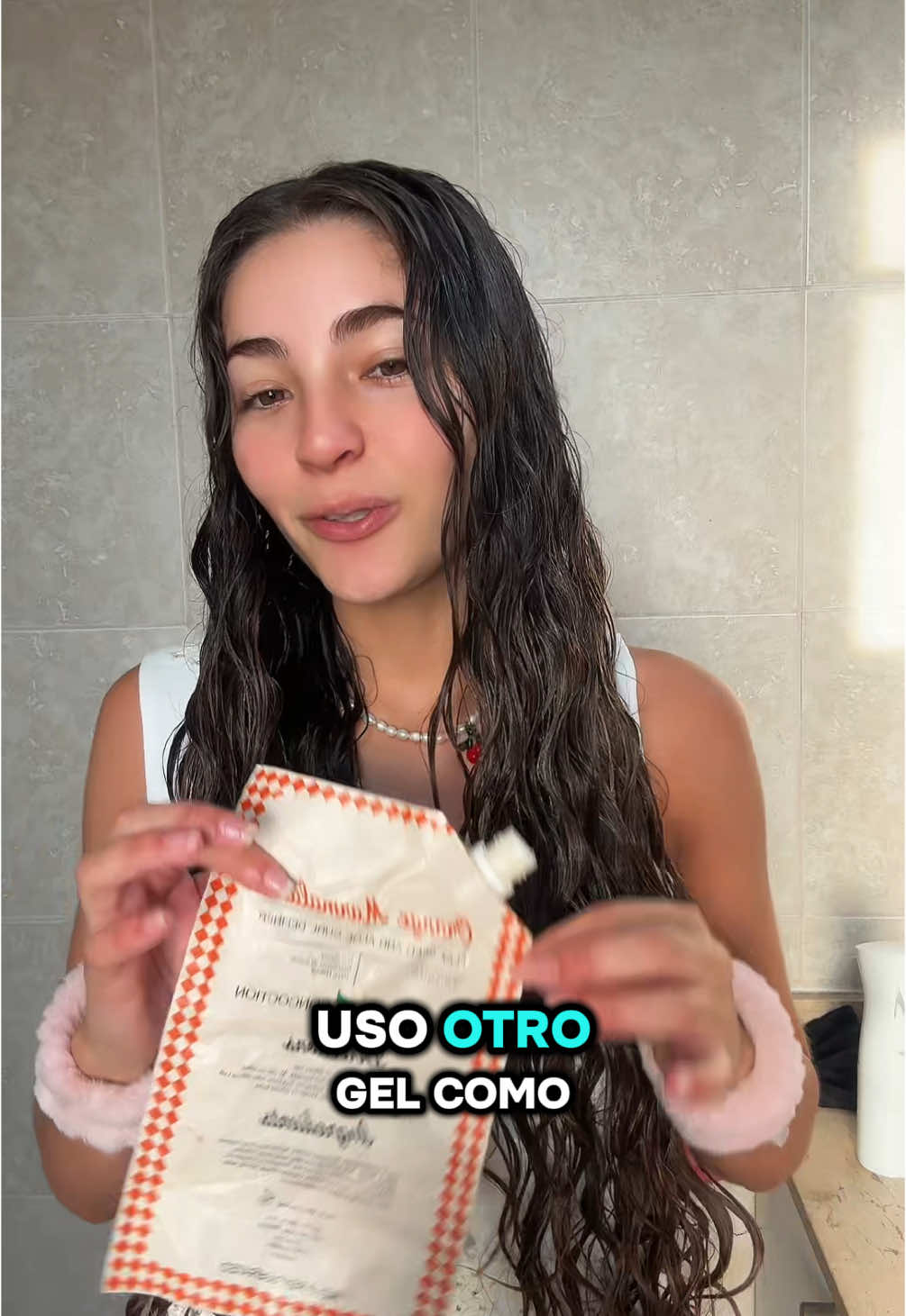 Obvio que es imposible tener una rutina cero alcohol, pero mientras menos productos con alcohol, mejor!!  #onduladas #ondulada #rizosperfectos #rutinarizada #rizosdefinidos #ondasdefinidas #rutinarizos #profuctoscapilares 