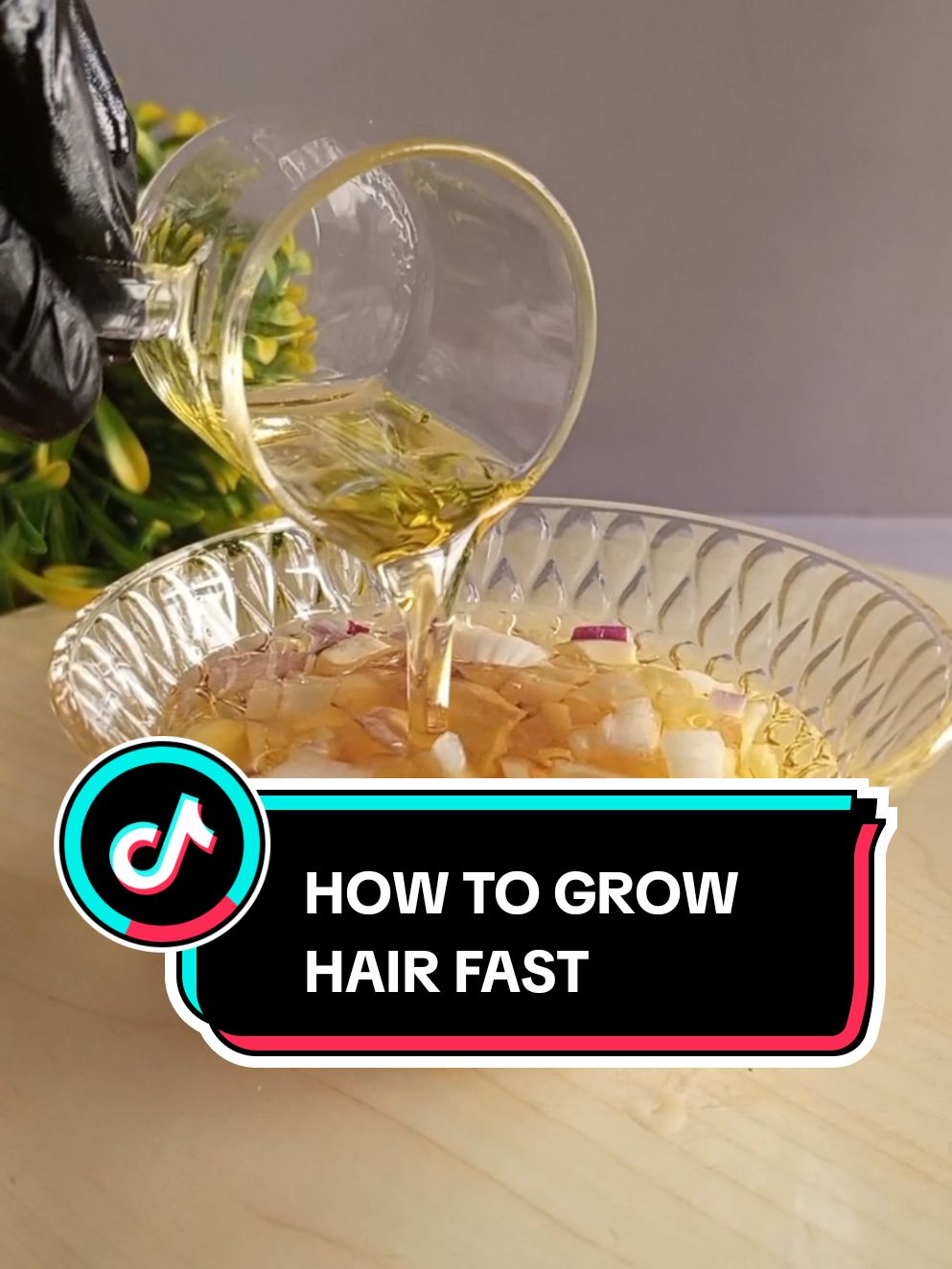 How to make hair growth oil. How to grow hair with onion and garlic. #hair #hairgrowth #hairloss #hairoil #hairgrowthoil #naturalrecipes #naturalremedy 