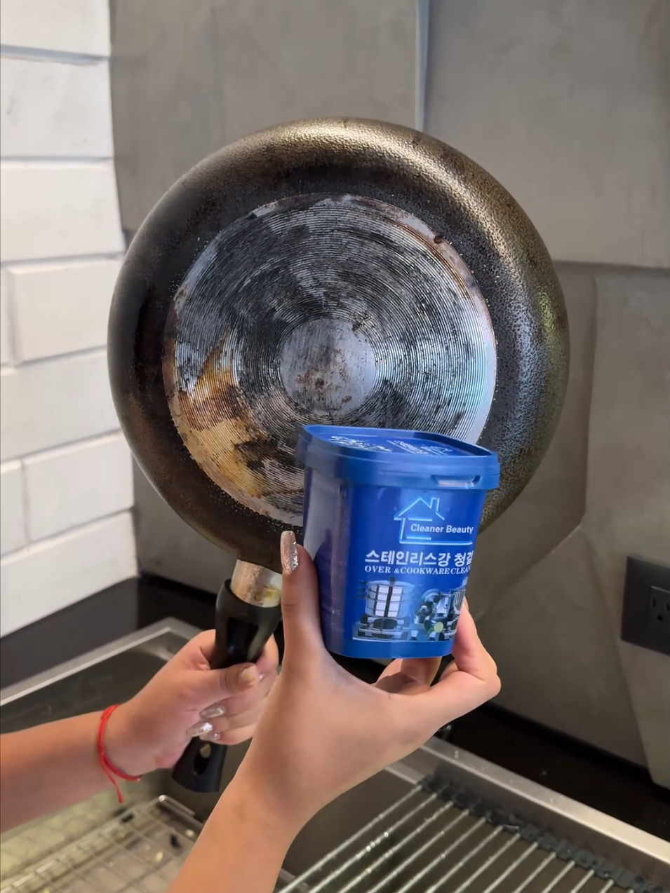 ¡Adiós grasa, hola brillo! 🧽 Este limpiador de acero inoxidable deja tus ollas y sartenes como nuevas en segundos. 🍳  💥 Poder desengrasante extremo 🔄 Fácil de usar y súper efectivo 💎 Brillo impecable sin esfuerzo Mira cómo funciona y dile bye a la suciedad. ¡Tu cocina lo necesita! 👀 #eurobig #eurobigshop #eurobigstore #eurobigparati #fyp #parati #unicentroelmarques #parquecerroverde #mejoresprecios
