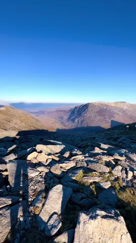 I might just stay here for a while 💭🧘‍♀️🌿 #Hiking #snowdonia #mountains #cloudinversions #glyderfawr 