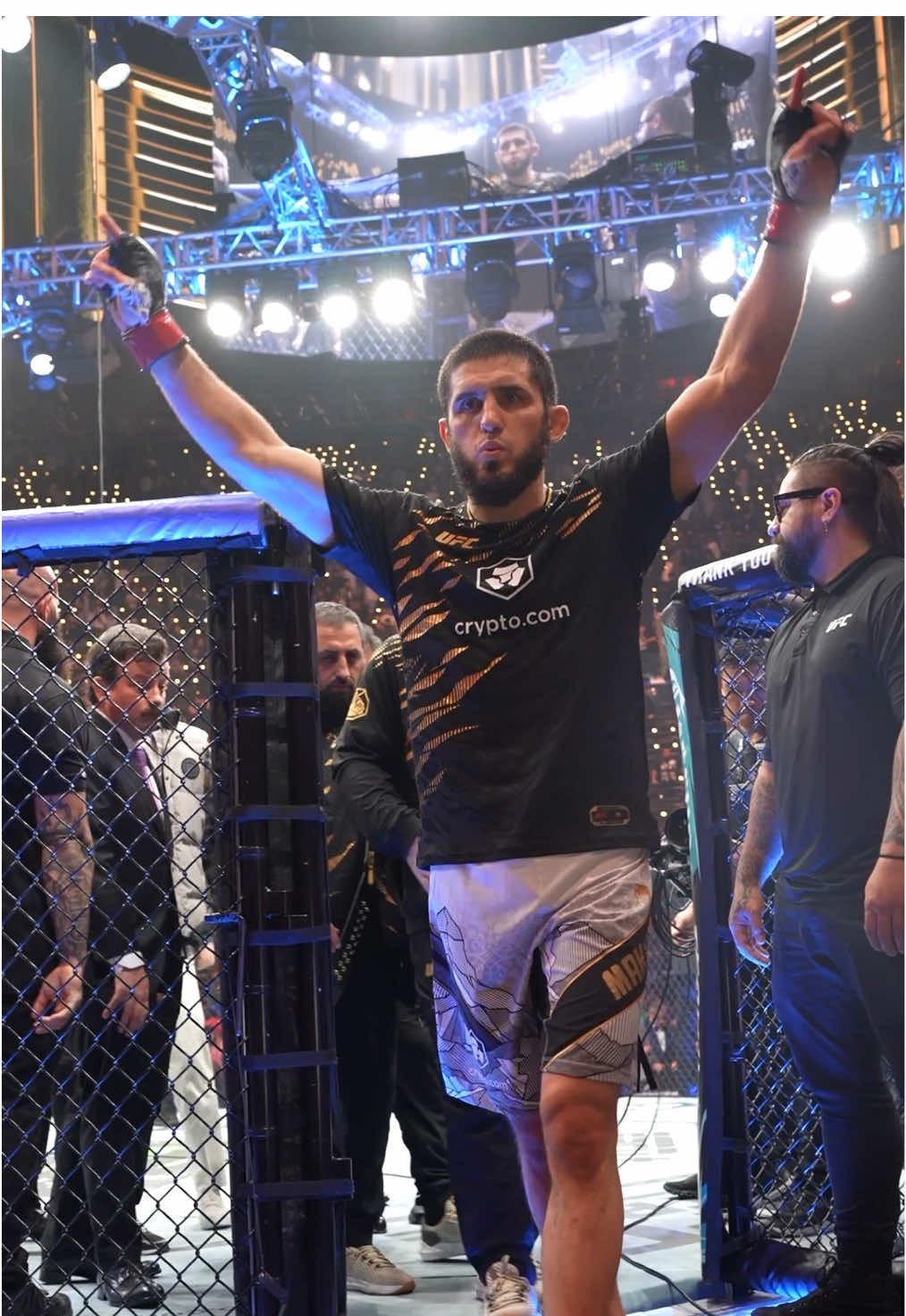 YOUR LIGHTWEIGHT KING OF THE WORLD 🏆 #UFC #mma #islammakhachev 