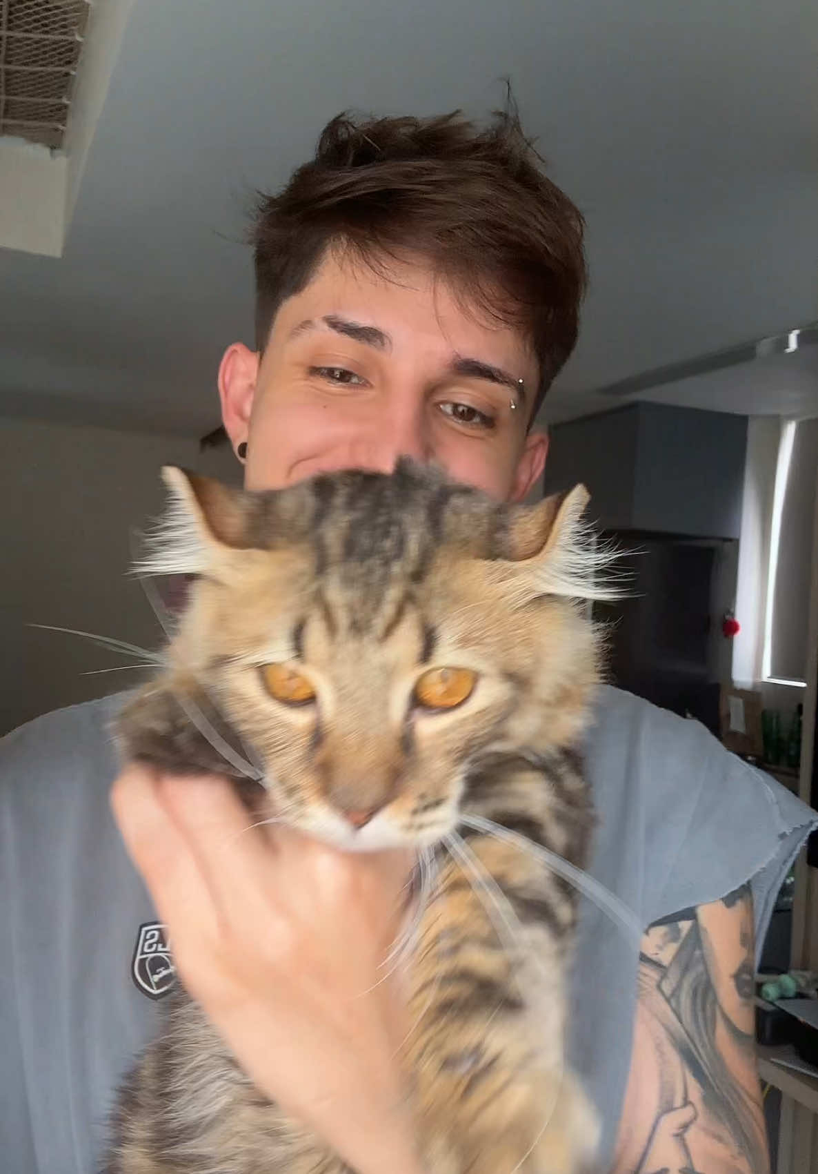 eu e o gato rebaixado mais famoso do tiktok @nautasemrimar 