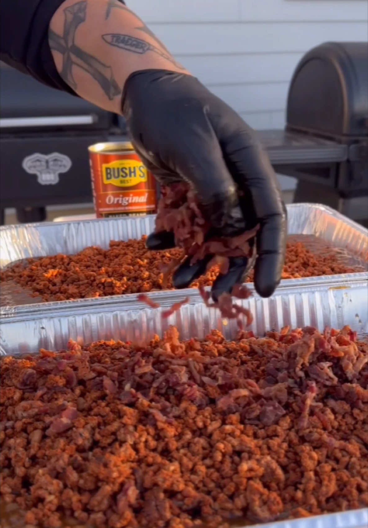 The best doctored up baked beans 🤤  #traegergrills #kendrickbbq #bakedbeans #beanstiktok #bbq @Traeger Grills 