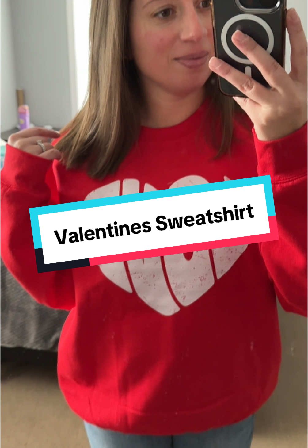 Perfect sweatshirt for Valentines Day! I sized up for an oversized look ❤️