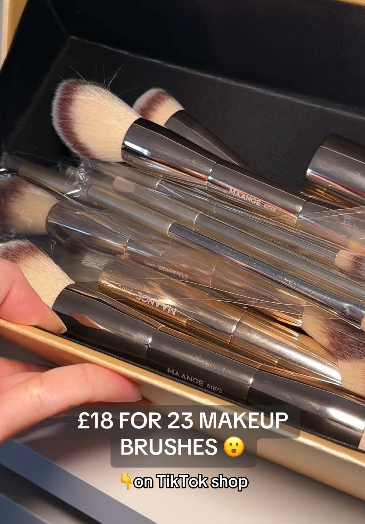 No but why are they £680 in the first place 😅 #makeupbrushes #makeup #tiktokmademebuyit #dealdrops #makeuphacks 